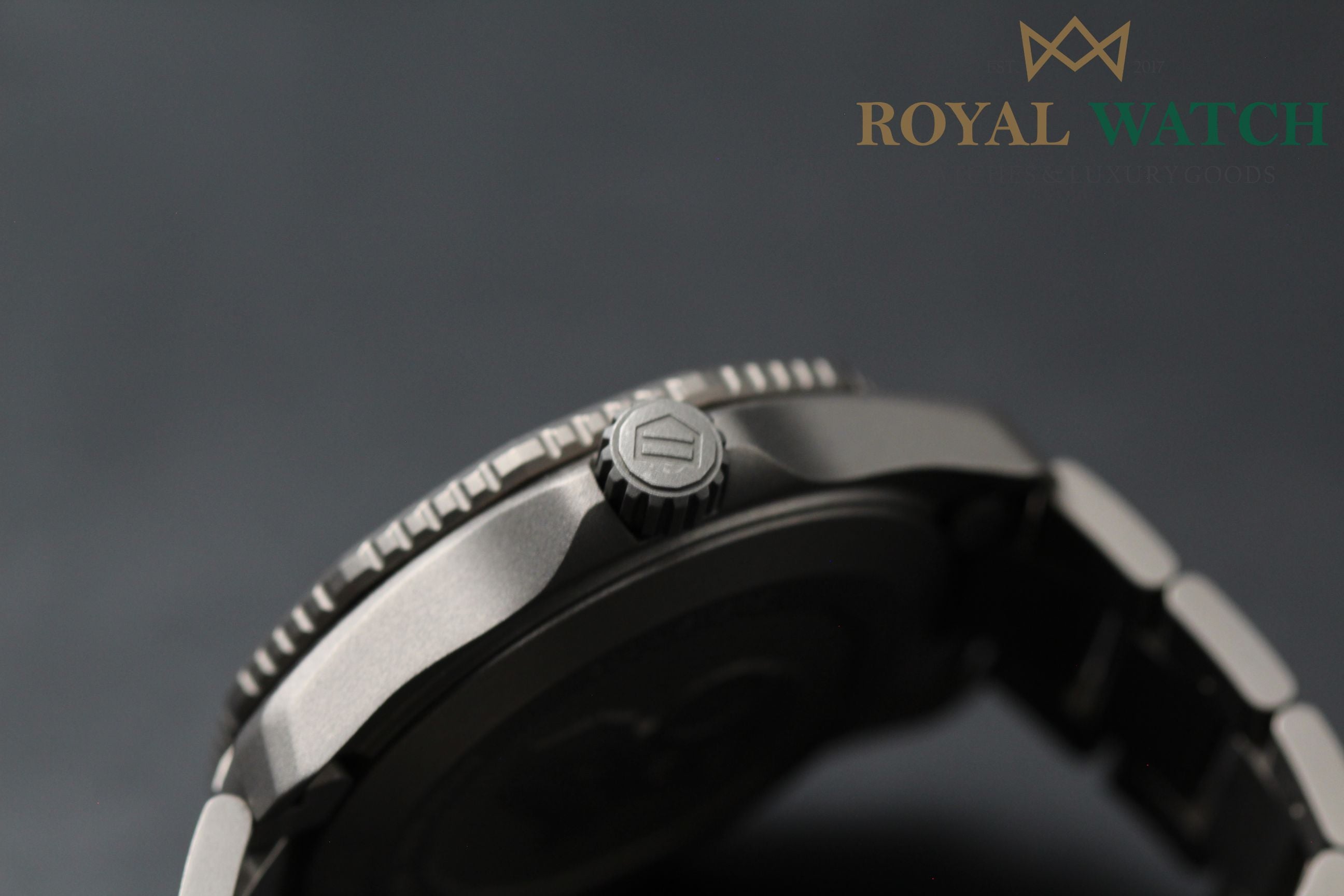 Tag Heuer Aquaracer Professional 300 - WBP208B.BF0631 (Pre-Owned)