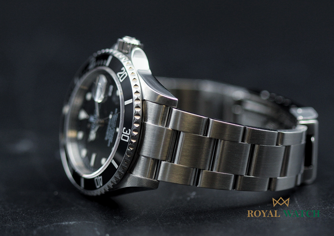 Rolex Submariner Date - 16610LN (Pre-Owned)