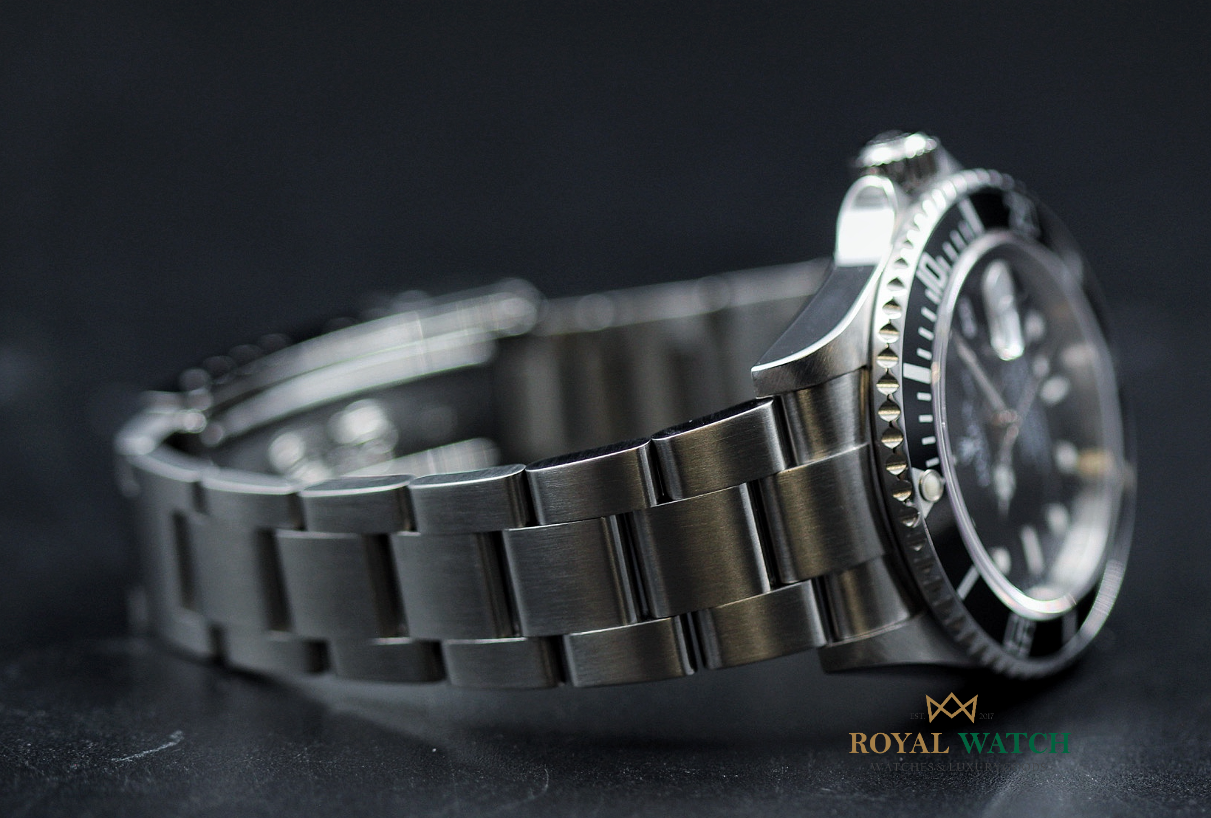 Rolex Submariner Date - 16610LN (Pre-Owned)